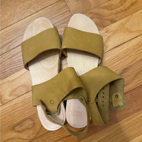 BRYR 🦋 Maya Clog Sandals in Fennel Size 10 / 40 - Picture 2 of 6
